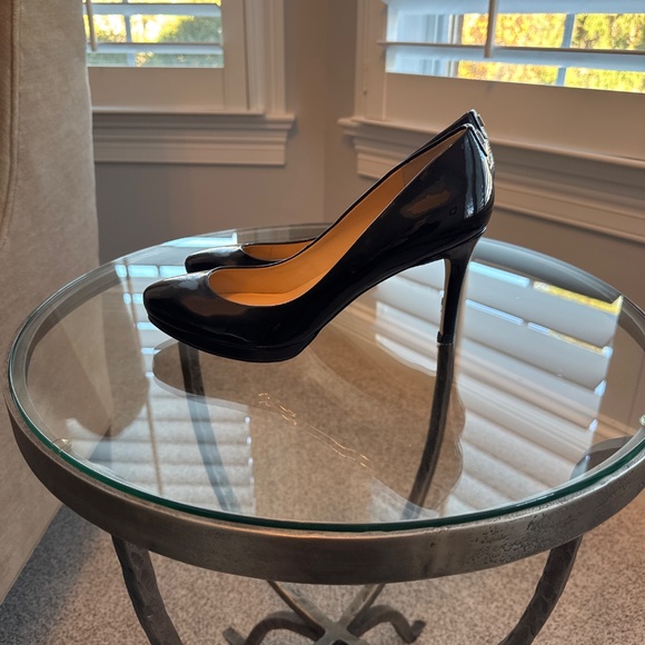 Black pump - Picture 2 of 3